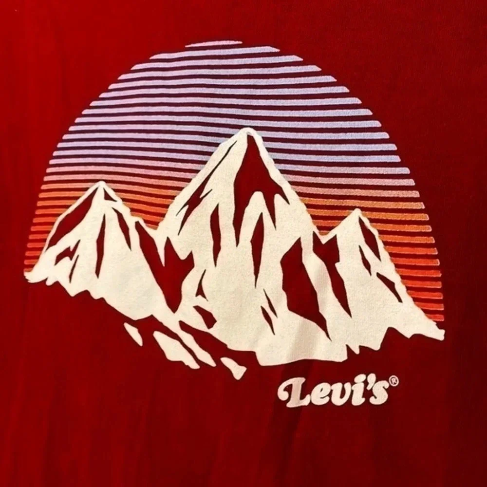 Men's Levi's Mountain Red T-shirt‎ Size Large (L)